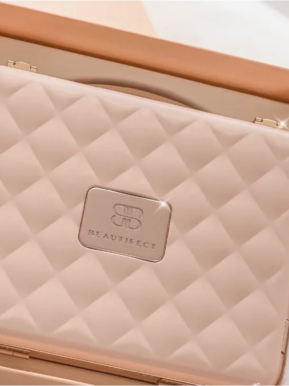 The Beautifect Box in Gold.